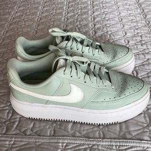 Nike court vision Alta size 10 women’s platform sneaker gently worn good cond.